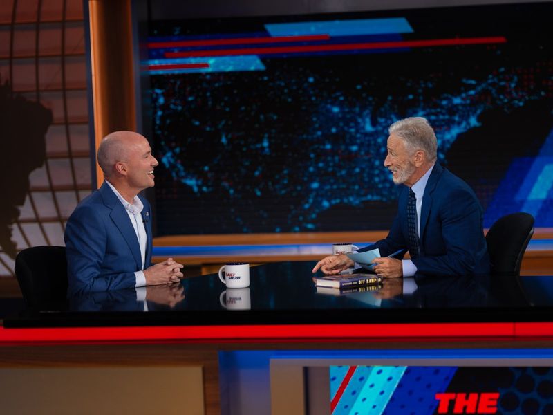 Photos: THE DAILY SHOW with Jon Stewart Hosts New Episode — photo 6 of 6