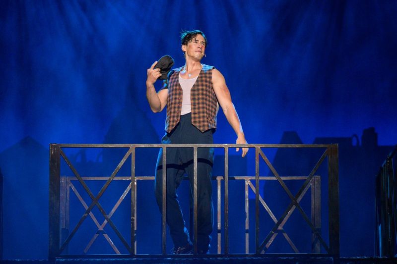 Review: DISNEY'S NEWSIES at Starlight Theater Image