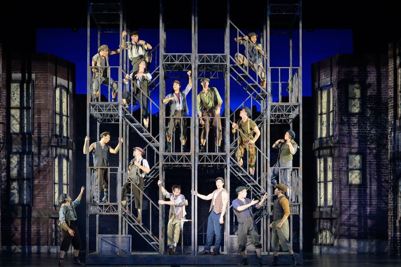Review: DISNEY'S NEWSIES at Starlight Theater Image