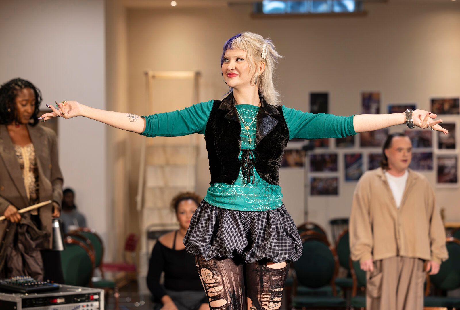 Photos: Gaten Matarazzo, Travis Ross, and More in Rehearsal For RENT in London — photo 10 of 35