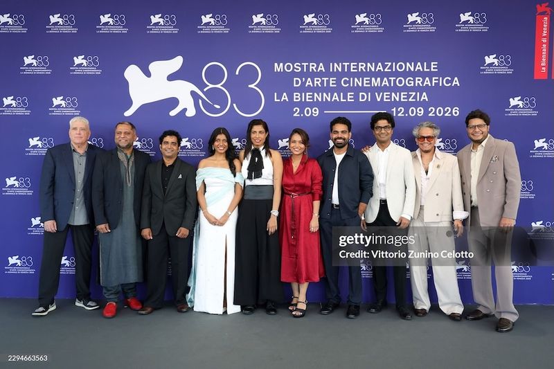 Photos: LOVERS IN THE BLUE NIGHT Wins NETPAC Award at Venice Film Festival — photo 2 of 4