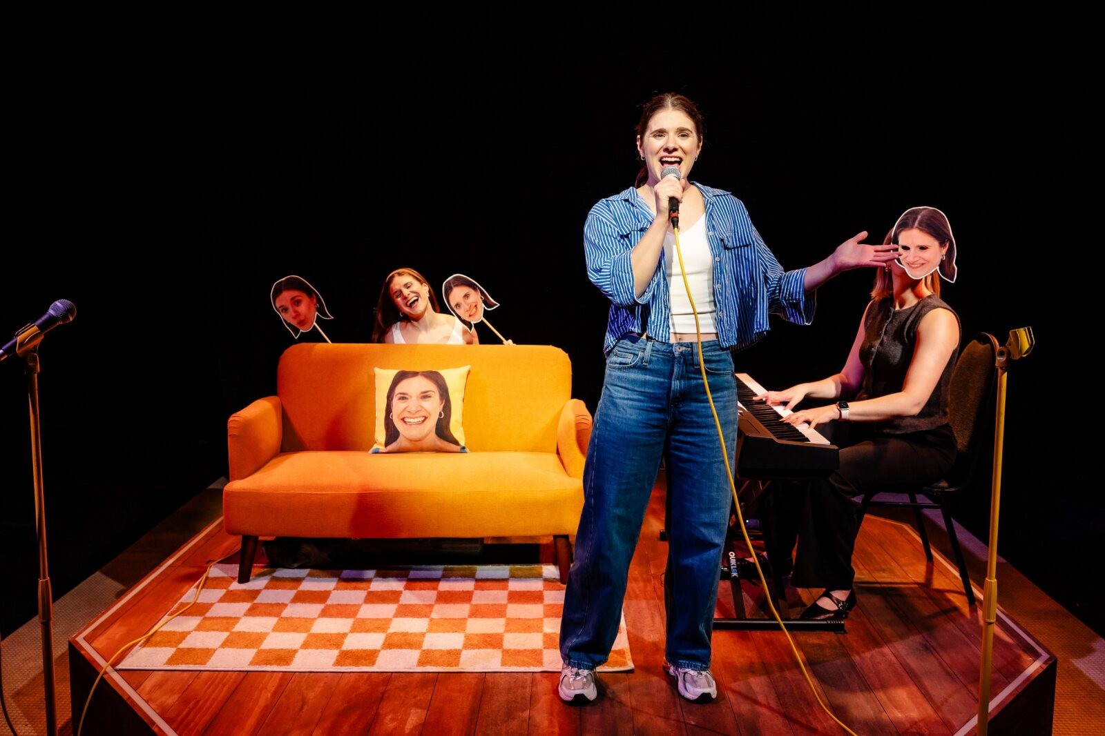 Photos: The Gilbert Twins in UNDER THE INFLUENCE at the King's Head Theatre — photo 5 of 6