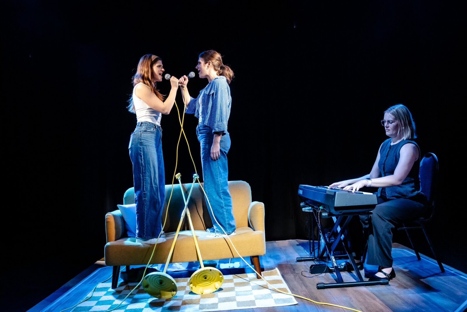 Photos: The Gilbert Twins in UNDER THE INFLUENCE at the King's Head Theatre — photo 4 of 6