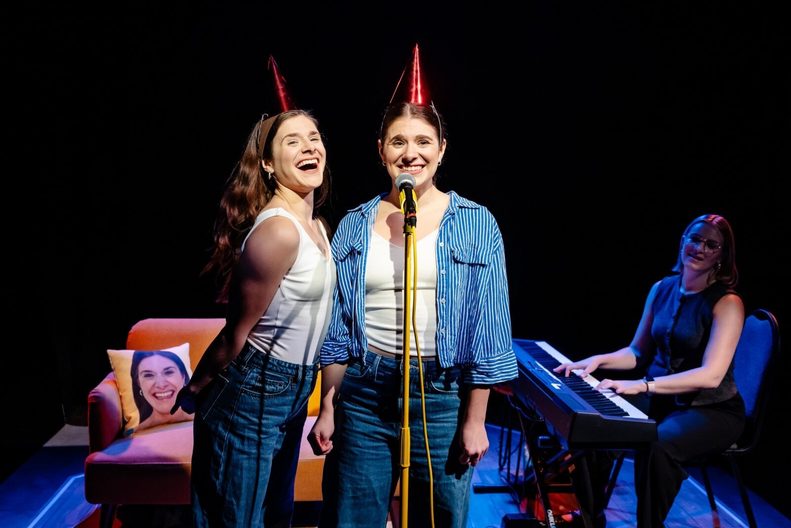 Photos: The Gilbert Twins in UNDER THE INFLUENCE at the King's Head Theatre — photo 2 of 6