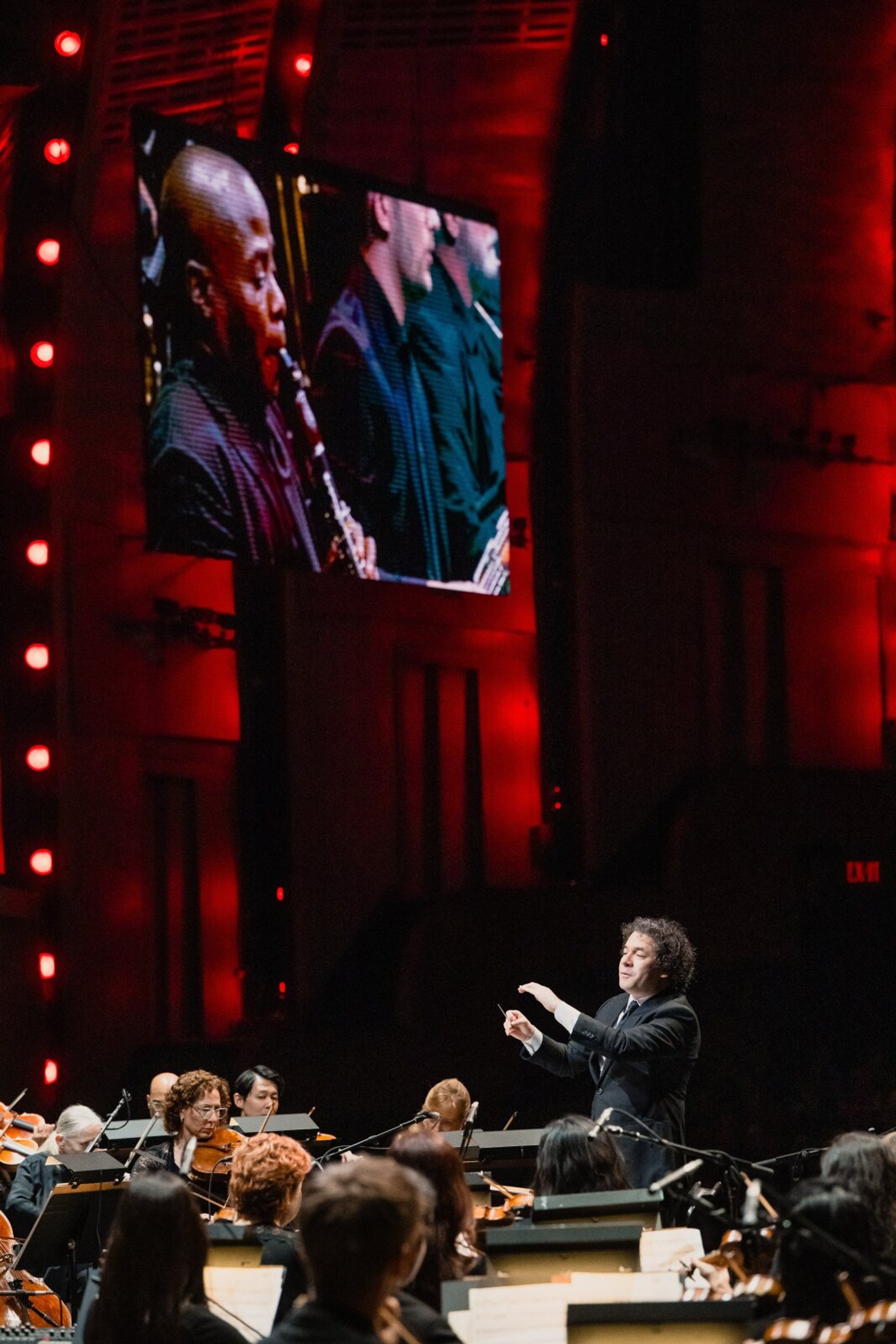 Photos: Gustavo Dudamel New York Philharmonic Tenure Begins With Aaron Tveit, Lizzo, St. Vincent, and More — photo 8 of 8