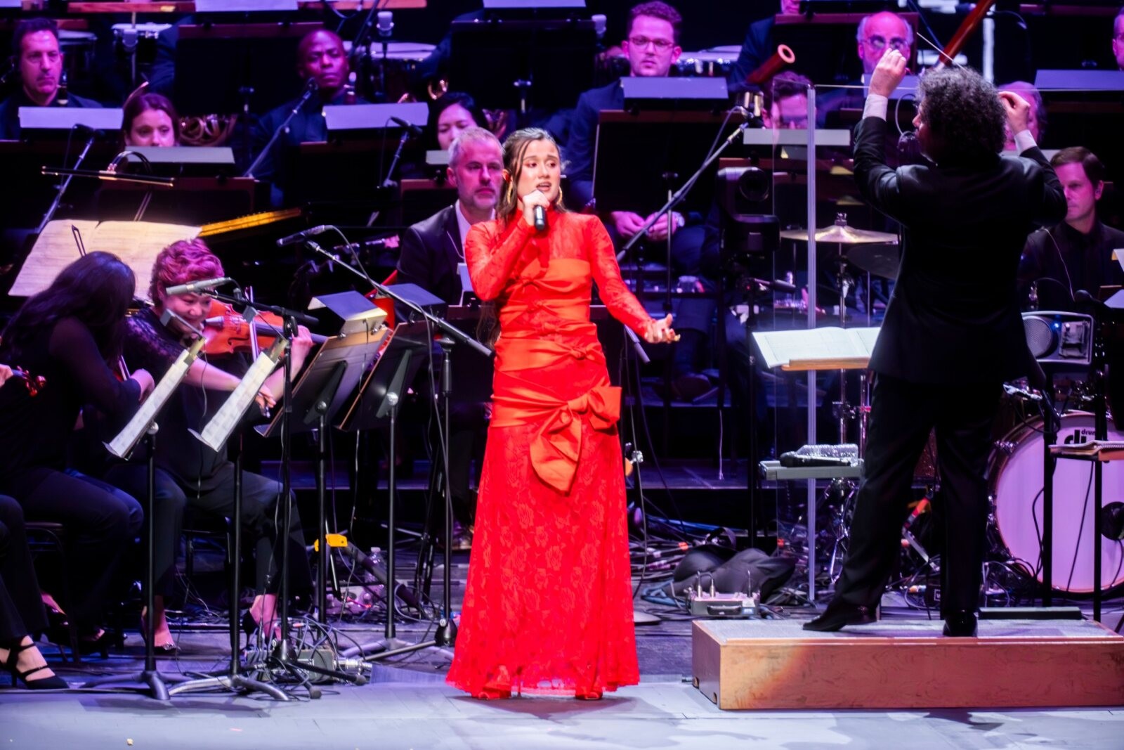 Photos: Gustavo Dudamel New York Philharmonic Tenure Begins With Aaron Tveit, Lizzo, St. Vincent, and More — photo 7 of 8