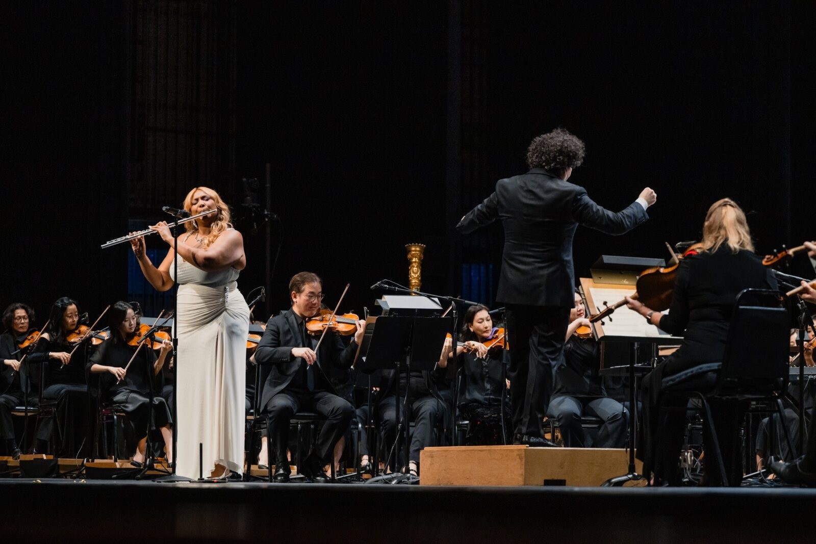 Photos: Gustavo Dudamel New York Philharmonic Tenure Begins With Aaron Tveit, Lizzo, St. Vincent, and More — photo 2 of 8