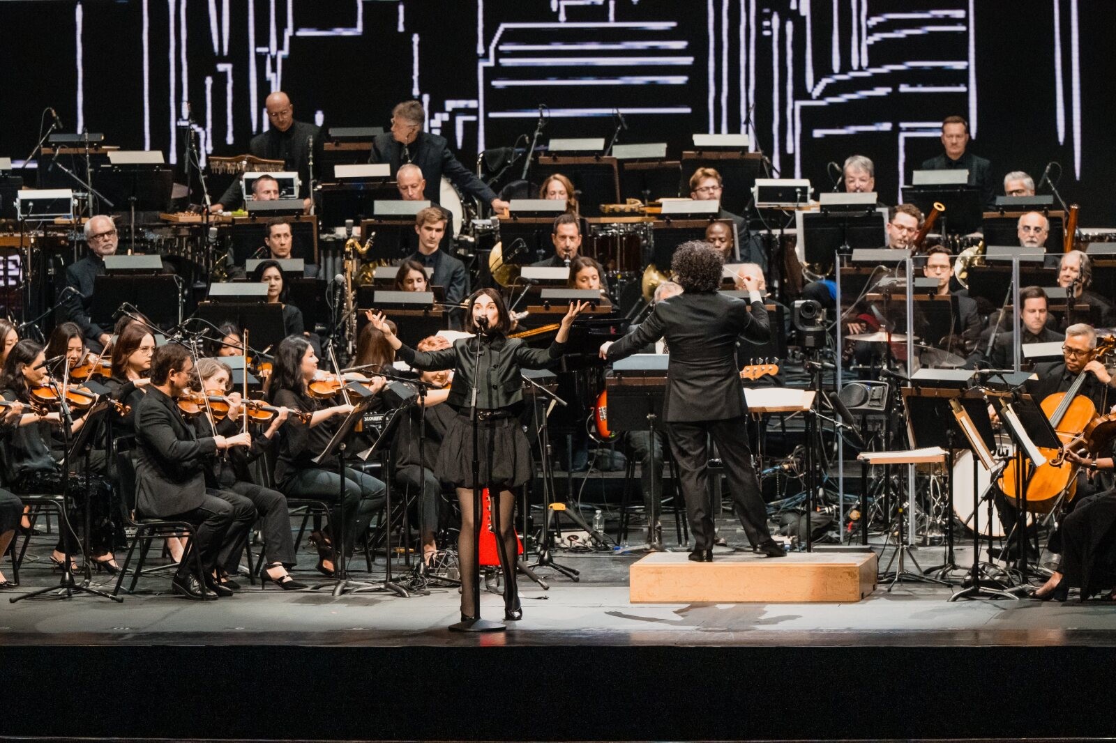 Photos: Gustavo Dudamel New York Philharmonic Tenure Begins With Aaron Tveit, Lizzo, St. Vincent, and More — photo 3 of 8