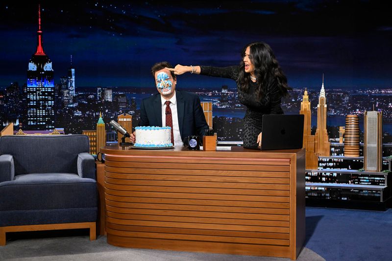 Photos: THE TONIGHT SHOW features Salma Hayek Pinault, Becky G — photo 2 of 5