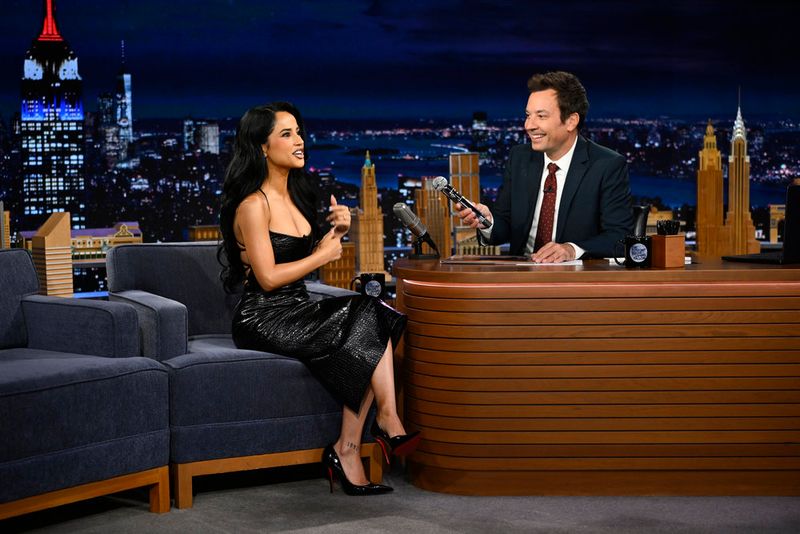 Photos: THE TONIGHT SHOW features Salma Hayek Pinault, Becky G — photo 3 of 5