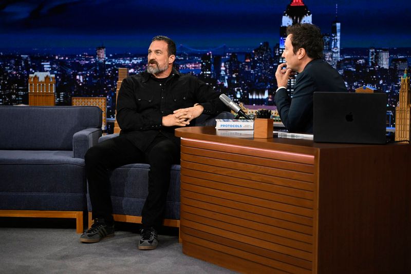 Photos: THE TONIGHT SHOW features Salma Hayek Pinault, Becky G — photo 4 of 5
