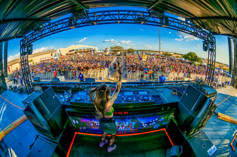 Photos: FREAKY DEAKY Festivals to Take Over Austin and New Orleans — photo 9 of 15
