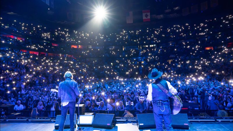 Photos: NEON MOON TOUR Opens With Sold-Out Shows at Bridgestone Arena — photo 5 of 9