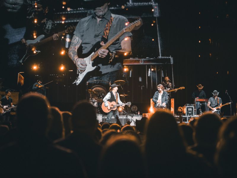 Photos: NEON MOON TOUR Opens With Sold-Out Shows at Bridgestone Arena — photo 3 of 9