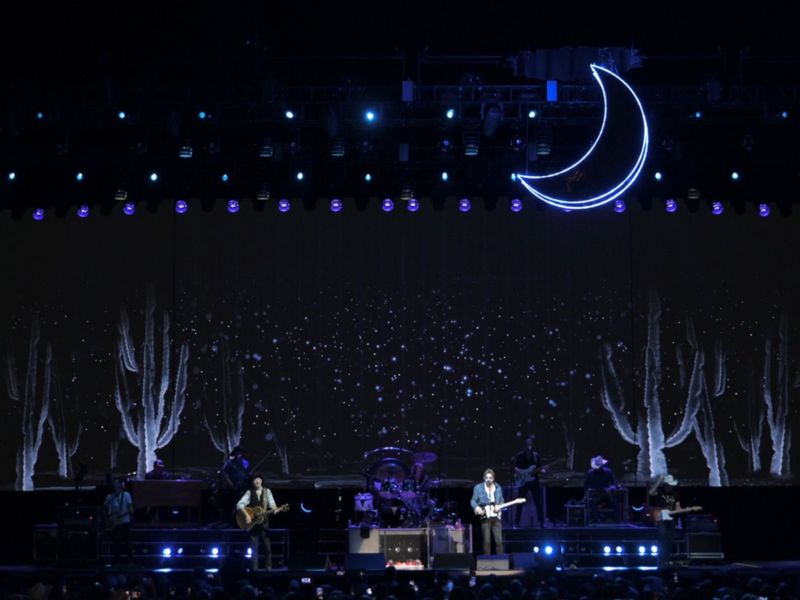 Photos: NEON MOON TOUR Opens With Sold-Out Shows at Bridgestone Arena — photo 6 of 9