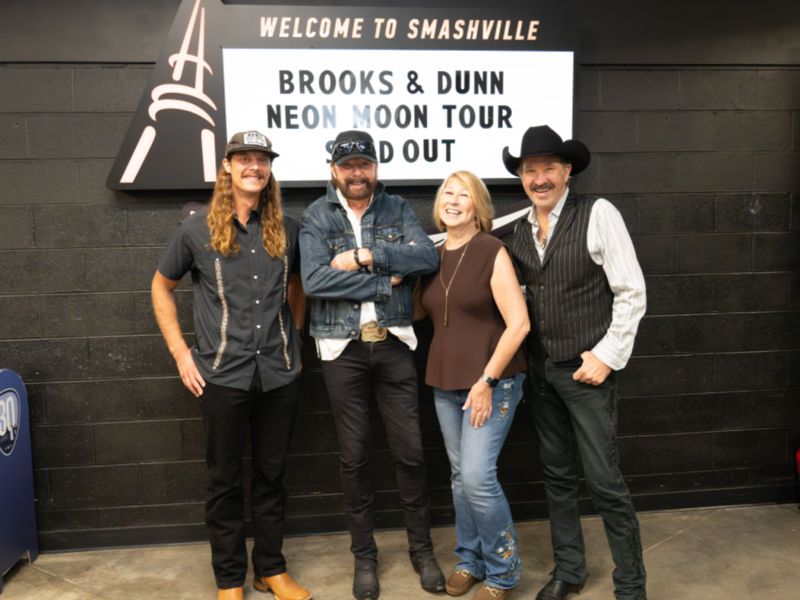 Photos: NEON MOON TOUR Opens With Sold-Out Shows at Bridgestone Arena — photo 8 of 9