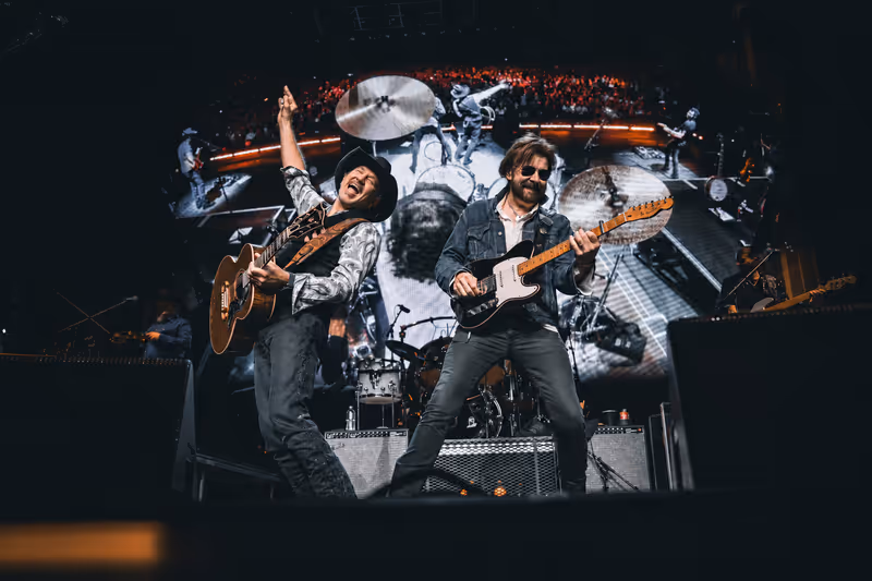 Photos: NEON MOON TOUR Opens With Sold-Out Shows at Bridgestone Arena — photo 1 of 9