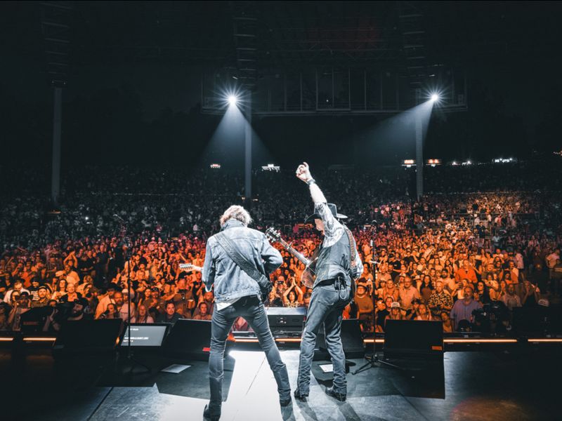 Photos: NEON MOON TOUR Opens With Sold-Out Shows at Bridgestone Arena — photo 7 of 9