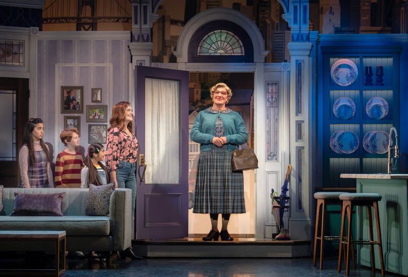 Photos: MRS. DOUBTFIRE Brings Broadway Musical Comedy to Calgary — photo 6 of 13