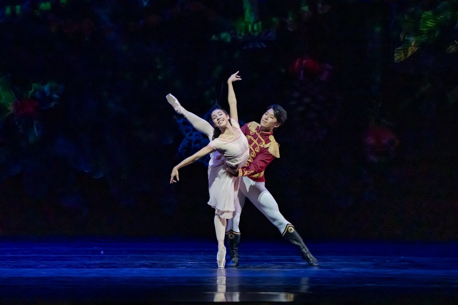 Photos: THE NUTCRACKER Returns to Joffrey Ballet With Reimagined World's Fair Projections — photo 5 of 7