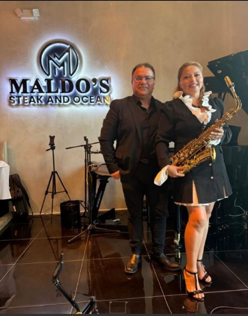 Photos: Evelyn Rubio Releases Crossover Single 'Que mas diera' — photo 4 of 9