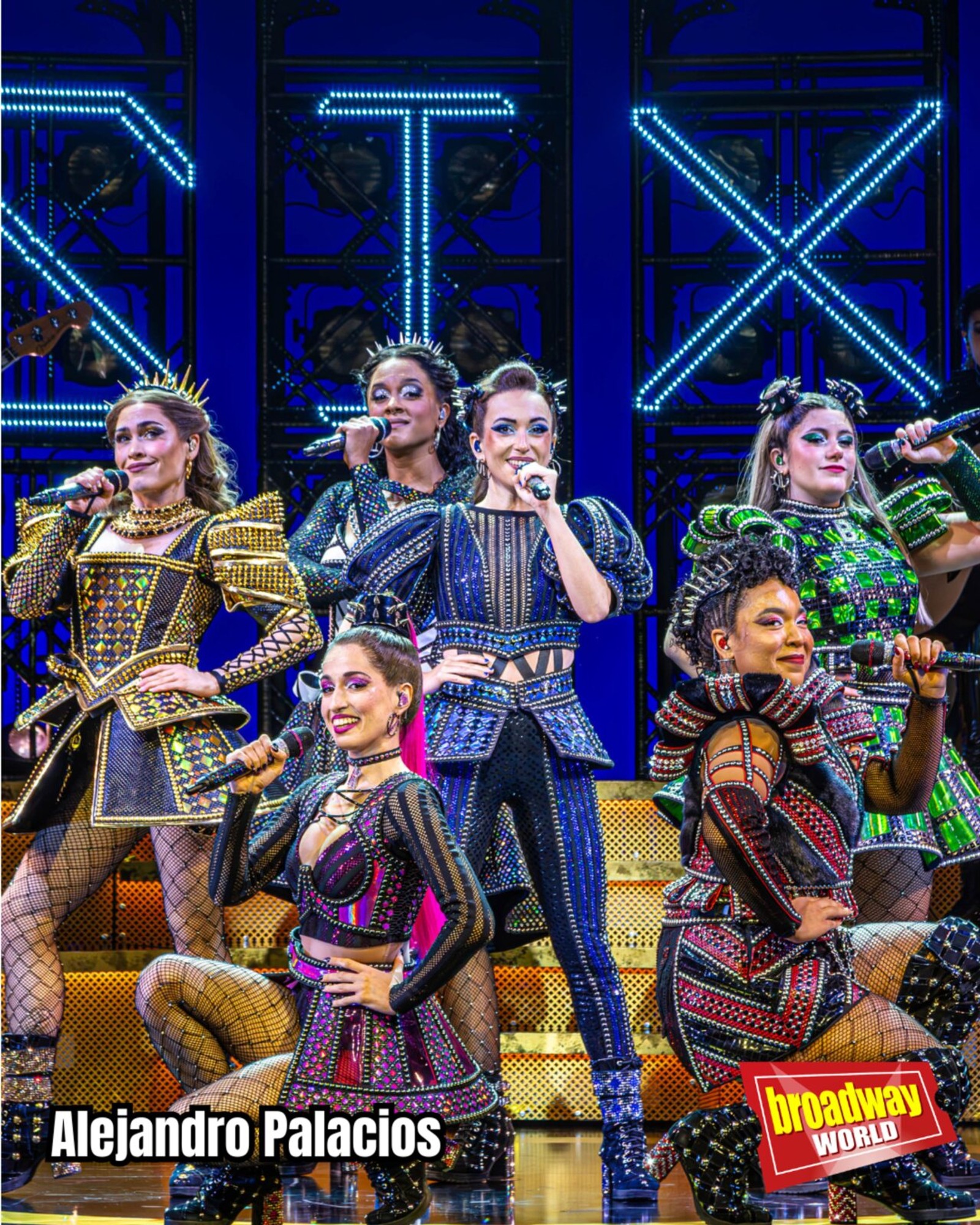 PHOTOS: SIX EL MUSICAL: las seis reinas toman la Gran Vía — photo 7 of 12