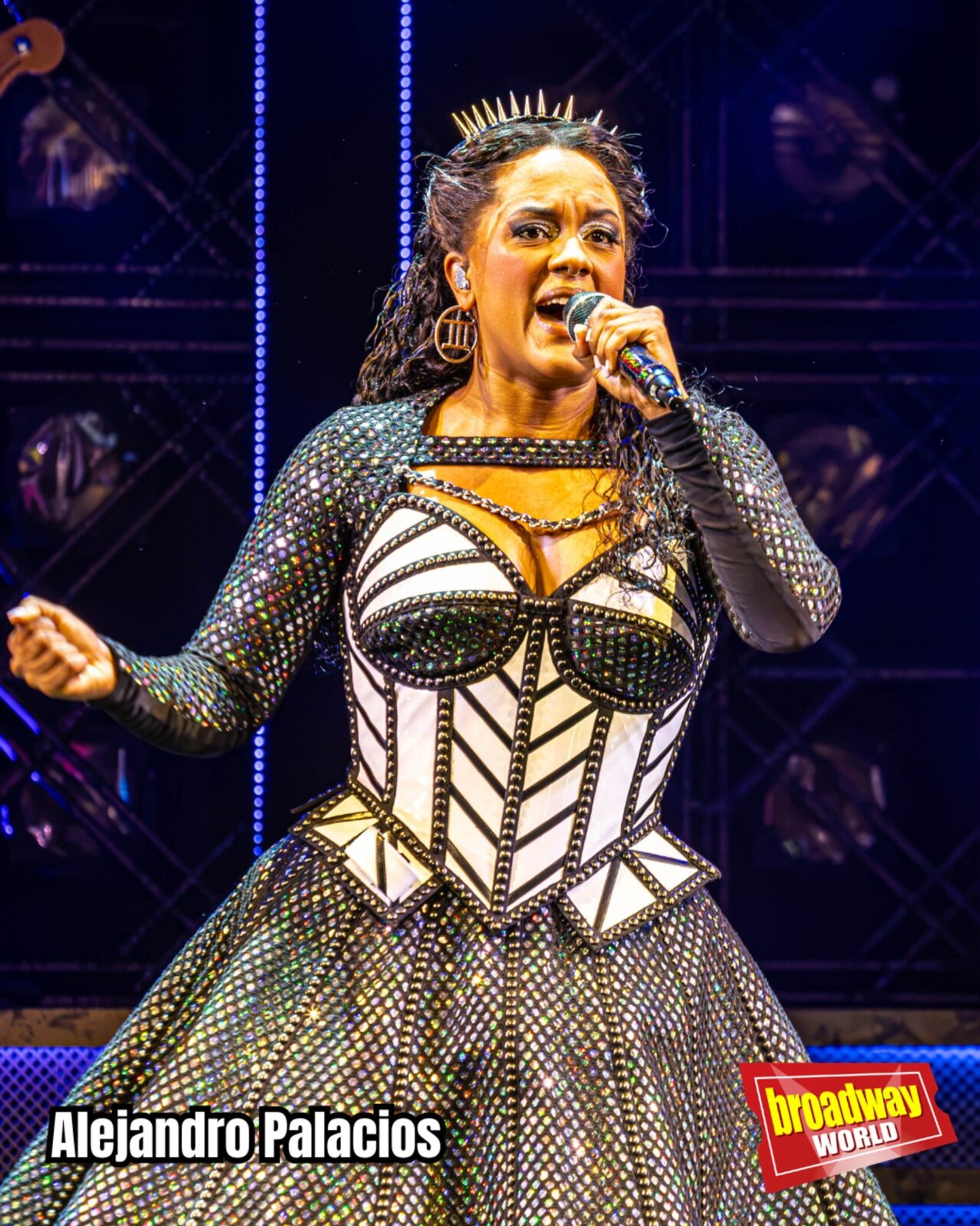 PHOTOS: SIX EL MUSICAL: las seis reinas toman la Gran Vía — photo 4 of 12