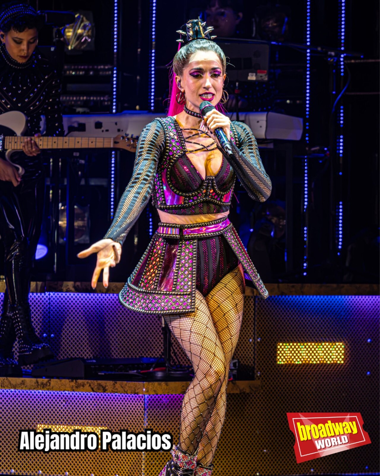 PHOTOS: SIX EL MUSICAL: las seis reinas toman la Gran Vía — photo 2 of 12
