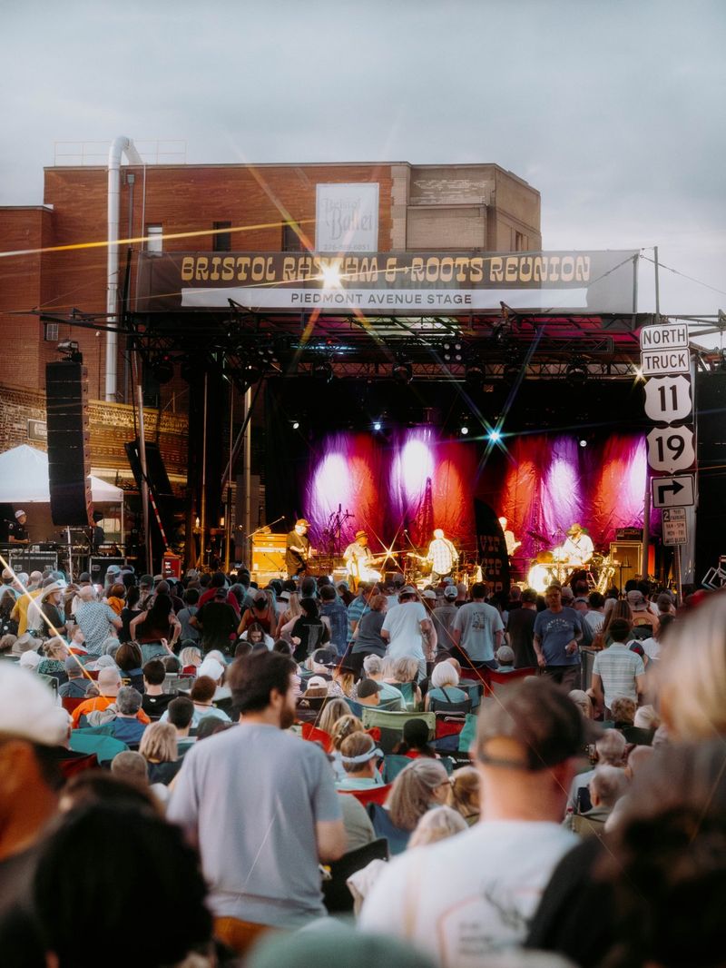 Photos: BRISTOL RHYTHM & ROOTS REUNION Marks 25th Anniversary — photo 11 of 39