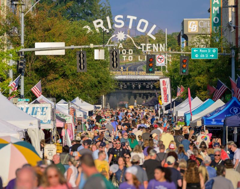 Photos: BRISTOL RHYTHM & ROOTS REUNION Marks 25th Anniversary — photo 1 of 39