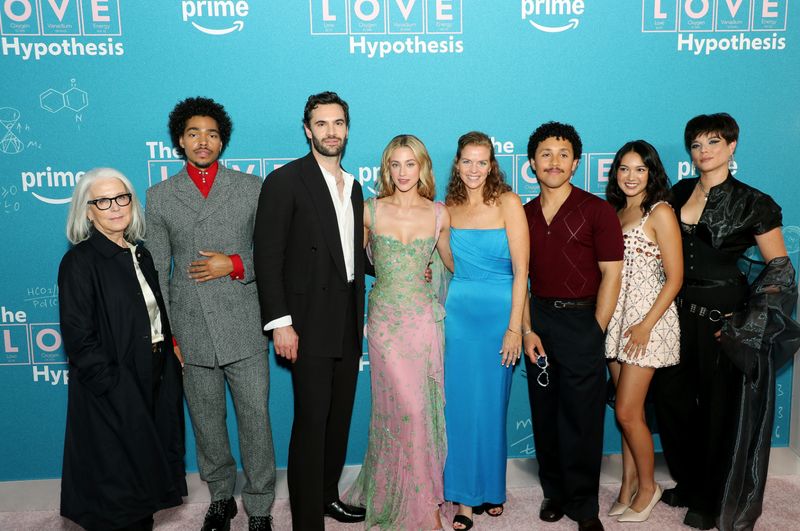 Photos: THE LOVE HYPOTHESIS NY Premiere Draws Lili Reinhart, Tom Bateman — photo 3 of 5