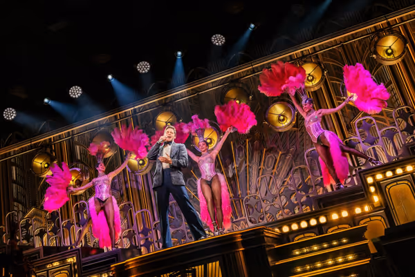 Jeremy Jordan and the cast Photo