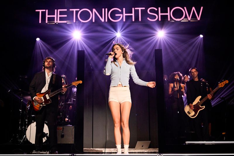 Photos: THE TONIGHT SHOW STARRING Jimmy Fallon Features Tom Cruise, Lili Reinhart, Suki Waterhouse — photo 4 of 4