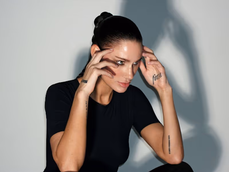 Photos: Niia Releases V (GOTH JAZZ EDITION) Deluxe Album Now — photo 1 of 4