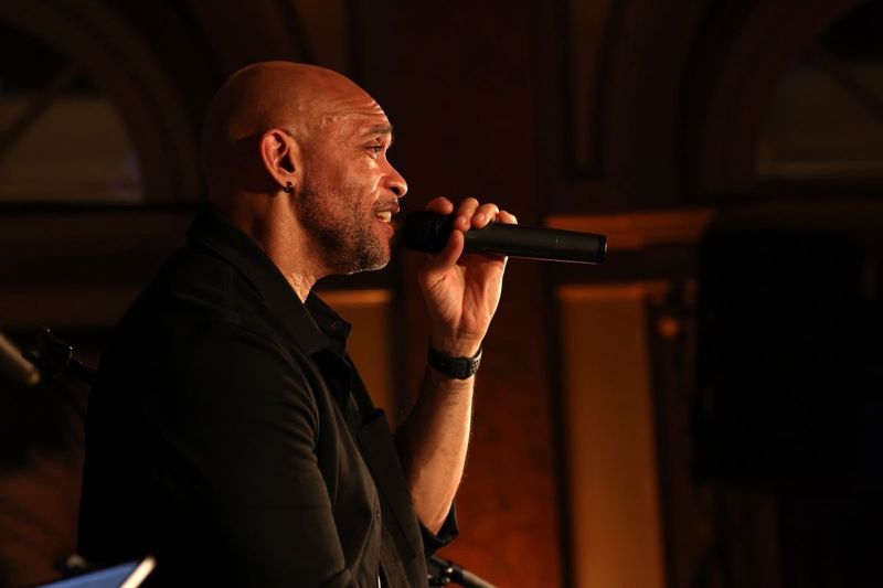 Review: THE LOOM SESSIONS CHARLES SIMMONS at Literaturhaus Cafe Hamburg Image