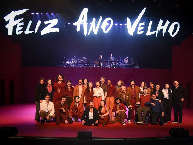 FELIZ ANO VELHO – O MUSICAL Brings Marcelo Rubens Paiva’s Landmark Memoir to Life Through Memory, Music and the Spirit of the 1980s Image
