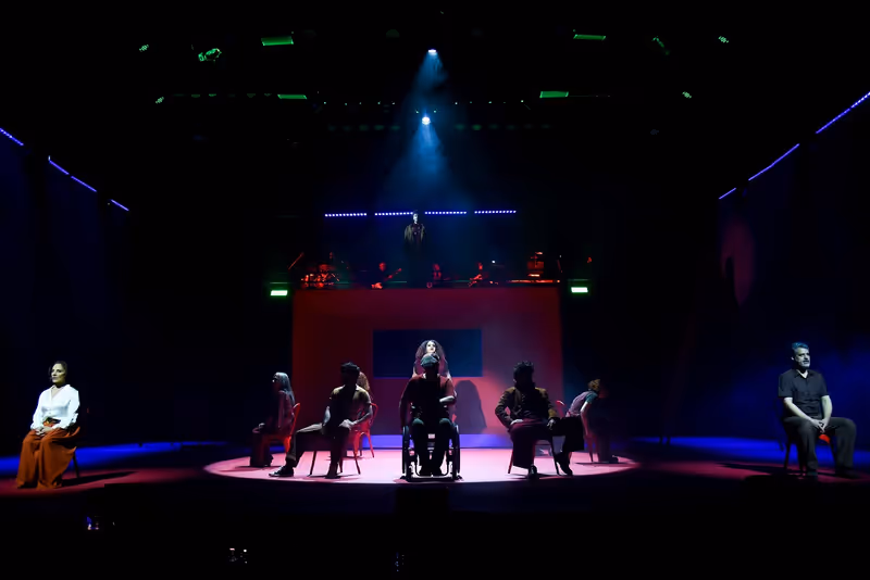 FELIZ ANO VELHO – O MUSICAL Brings Marcelo Rubens Paiva’s Landmark Memoir to Life Through Memory, Music and the Spirit of the 1980s Image