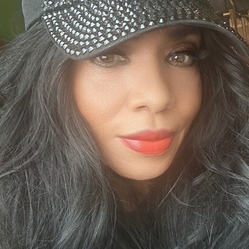 Feature: JUST LEONA - OPERA LEGEND LEONA MITCHELL RELEASES POP ALBUM Image