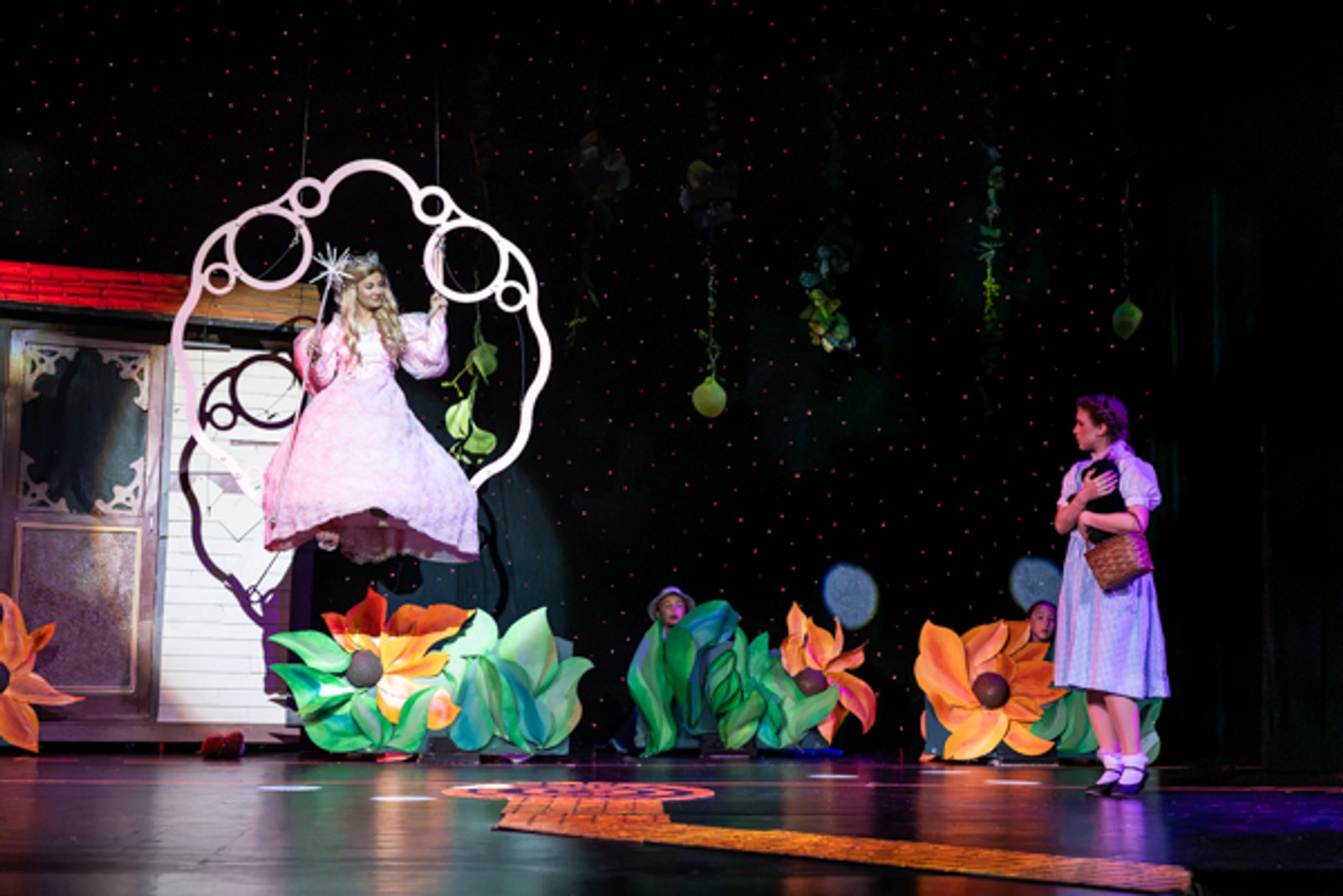 Photos: First look at MTVarts green cast of THE WIZARD OF OZ — photo 5 of 37