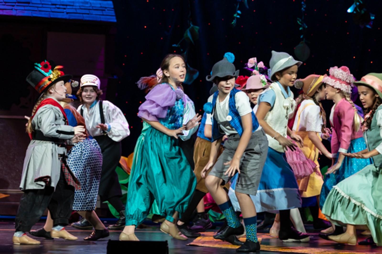 Photos: First look at MTVarts green cast of THE WIZARD OF OZ — photo 8 of 37