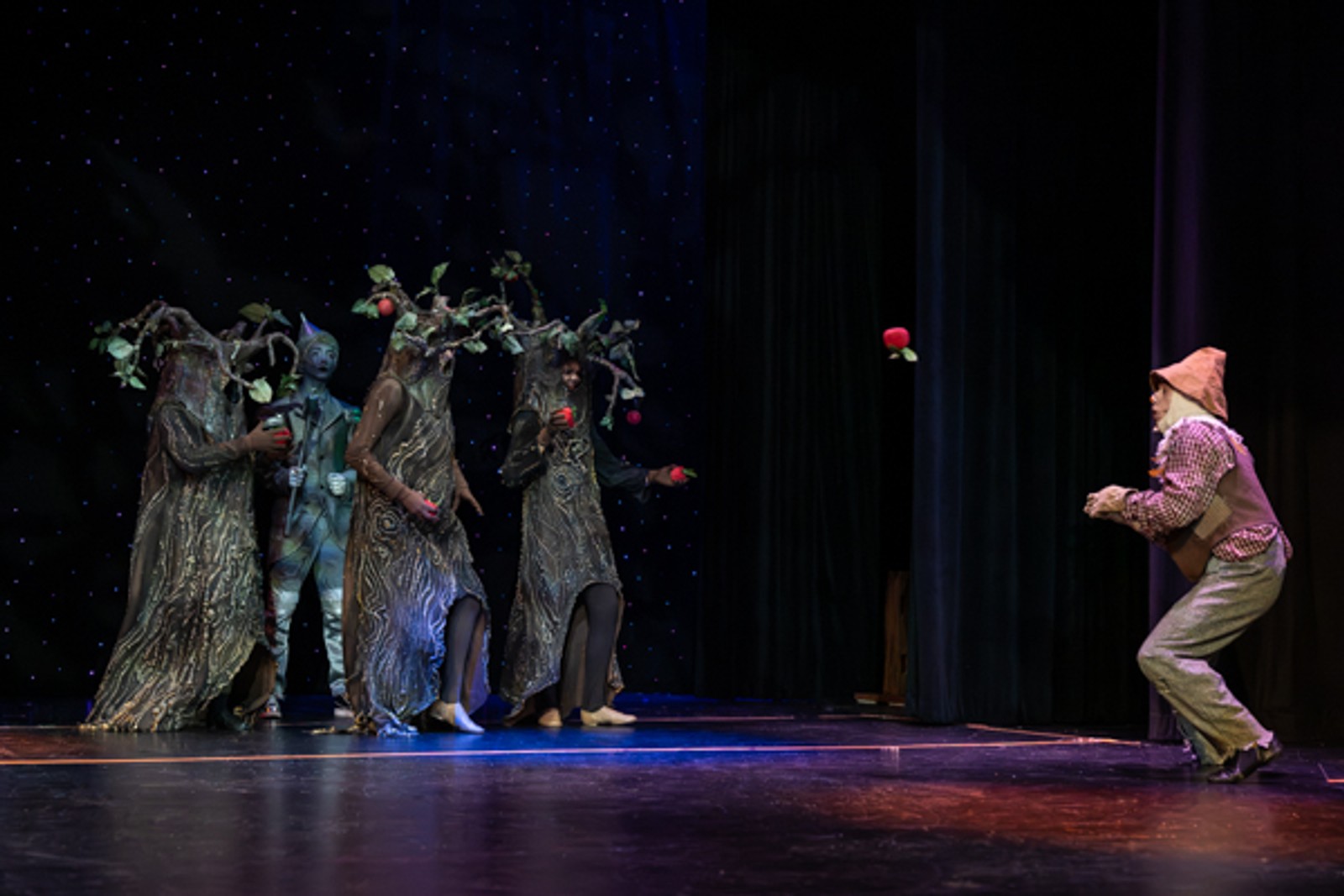 Photos: First look at MTVarts green cast of THE WIZARD OF OZ — photo 15 of 37