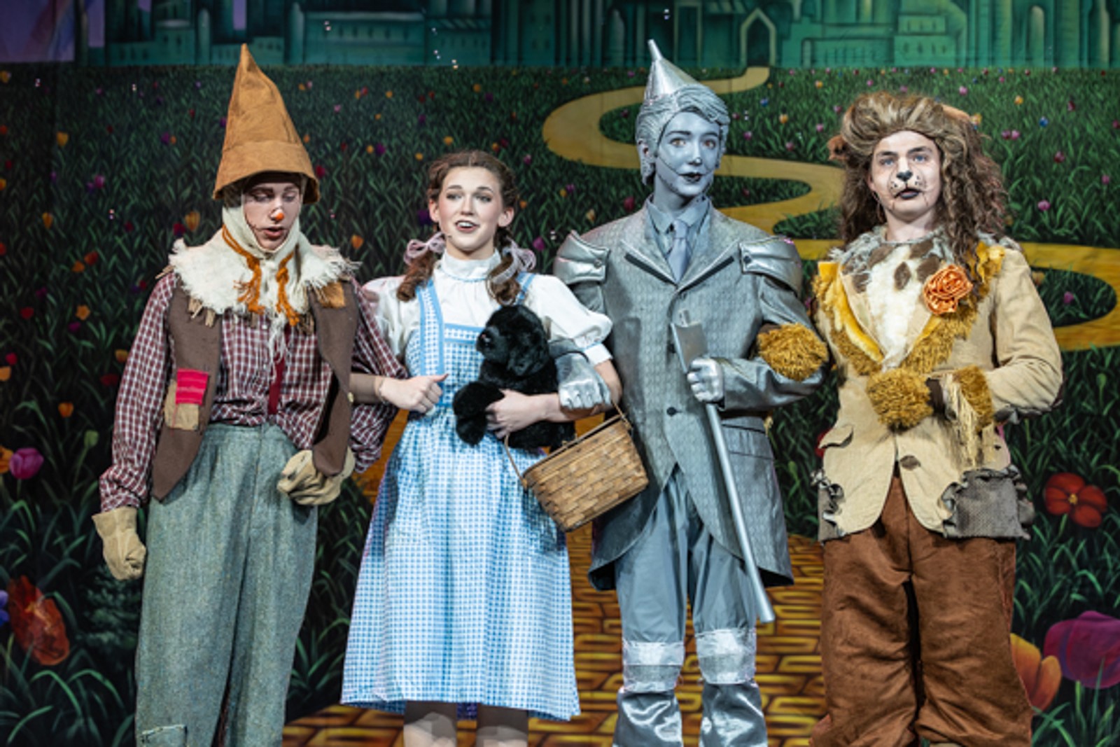 Photos: First look at MTVarts green cast of THE WIZARD OF OZ — photo 24 of 37
