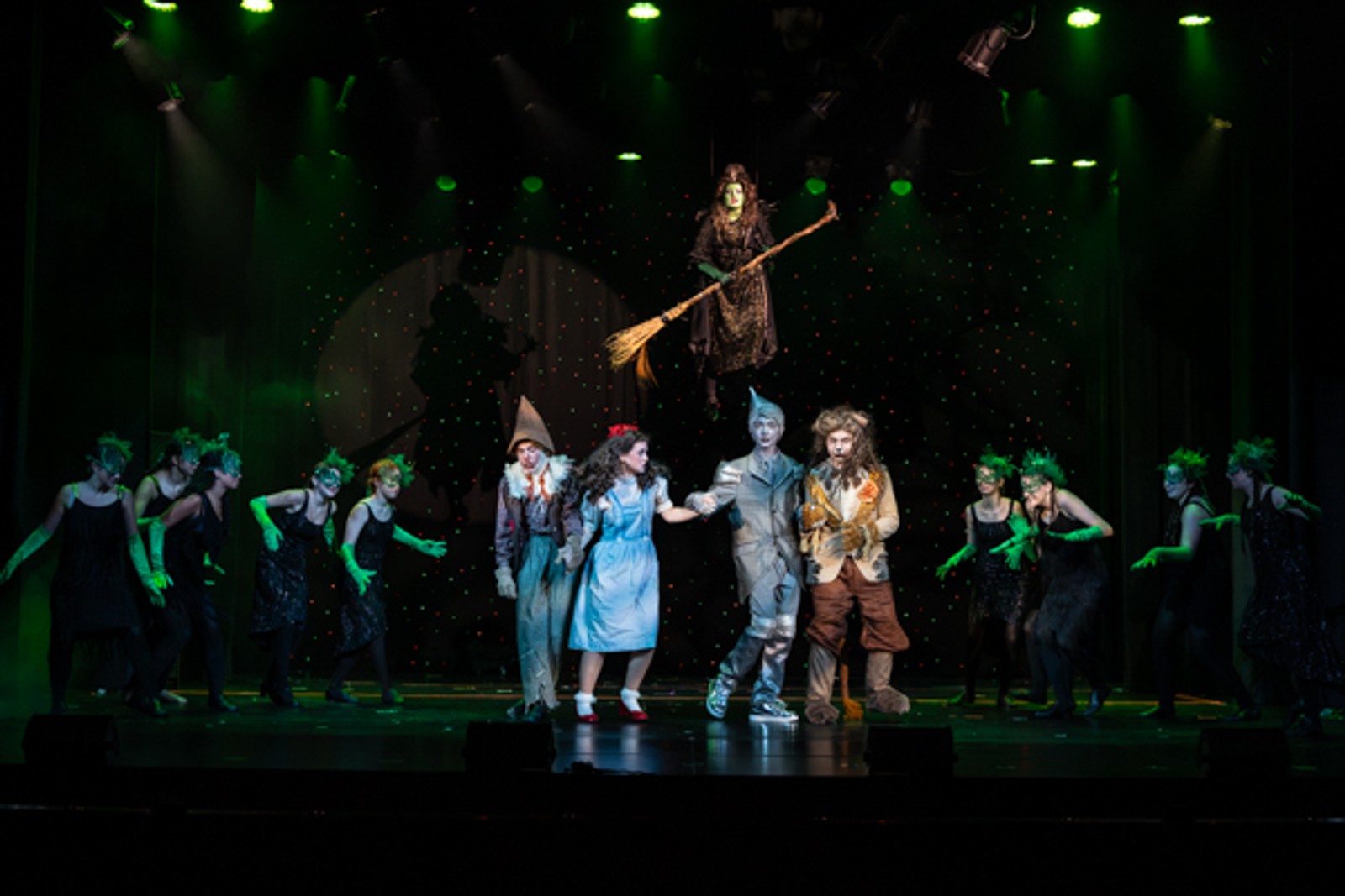 Photos: First look at MTVarts green cast of THE WIZARD OF OZ — photo 27 of 37