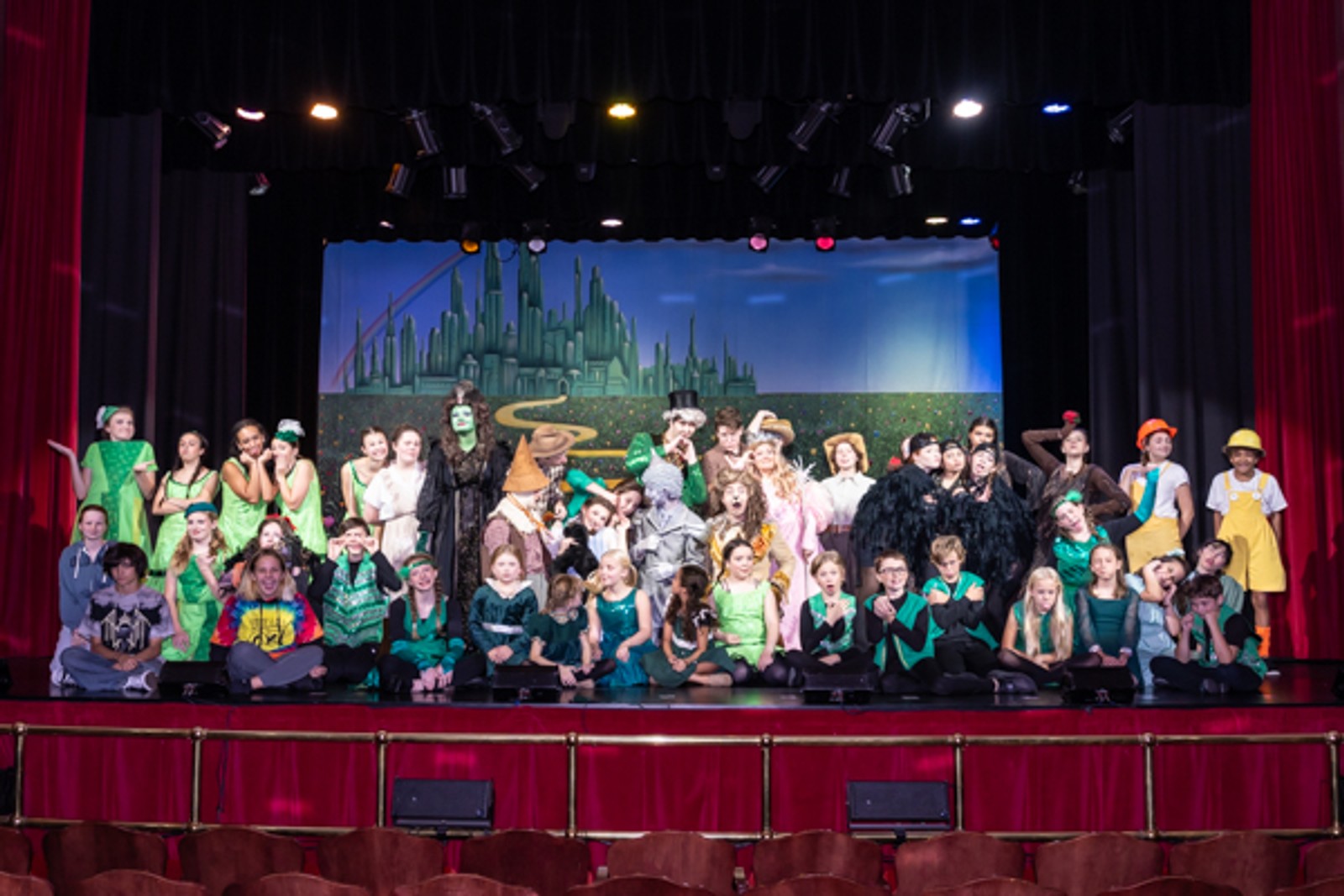 Photos: First look at MTVarts green cast of THE WIZARD OF OZ — photo 37 of 37