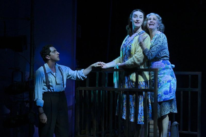 Review: THE GLASS MENAGERIE at Center Rep Image