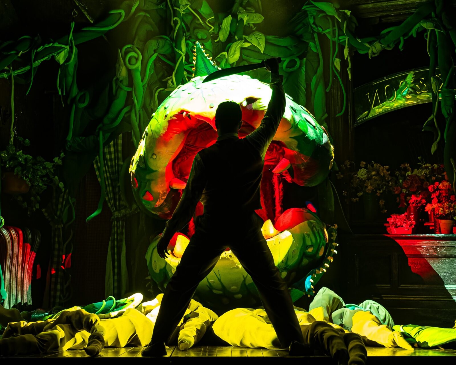 Photos: First Look At LITTLE SHOP OF HORRORS At La Mirada Theatre — photo 11 of 17