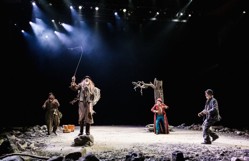 Review: WAITING FOR GODOT at Guthrie Theater Image