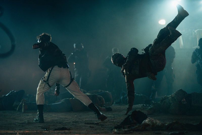 Photos: THE BEAST Trailer Features Samuel L. Jackson, Joel Kinnaman — photo 5 of 22