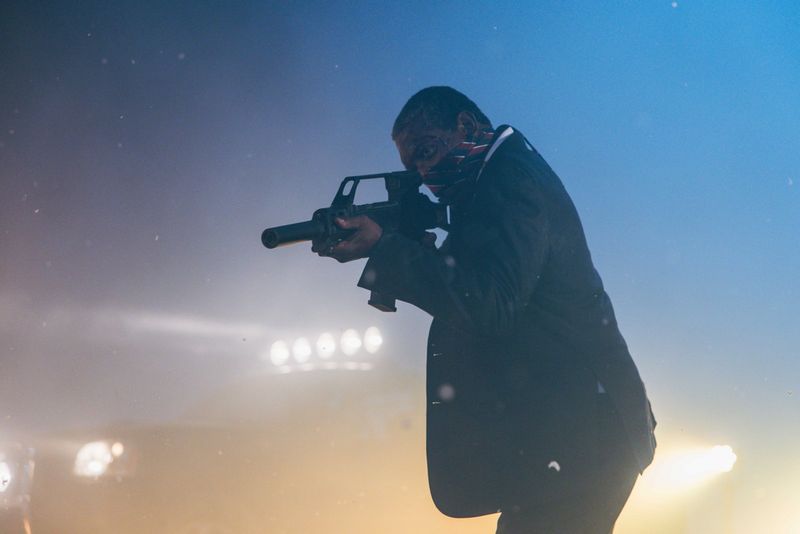 Photos: THE BEAST Trailer Features Samuel L. Jackson, Joel Kinnaman — photo 8 of 22