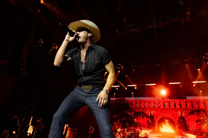 Photos: Jon Pardi's GAMBLIN' MAN TOUR 2026 Draws Capacity Crowds — photo 1 of 7